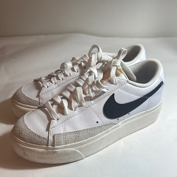 Used Nike low Blazers men’s size 7 shoes - Picture 1 of 5